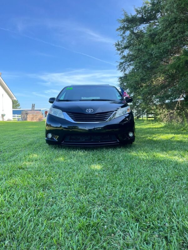 2016 Sienna LE 112.000 millas