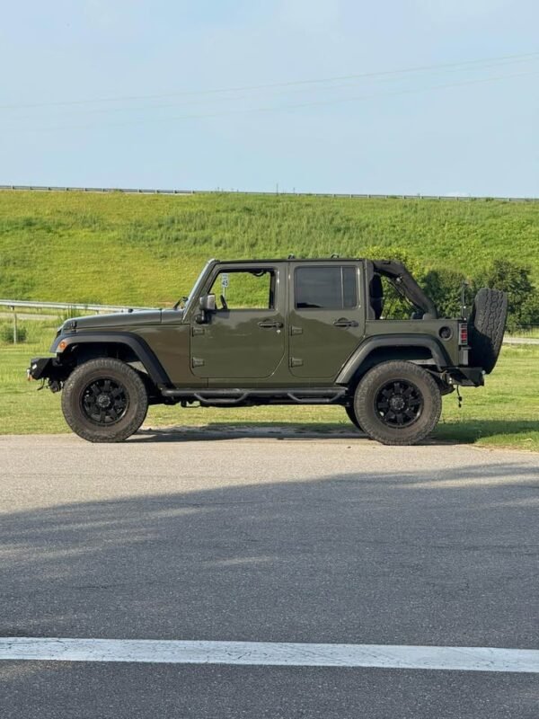 518390696_122335717586011356_8851934228066478600_n 2015 Jeep Wrangler Rubicon 76.000 millas