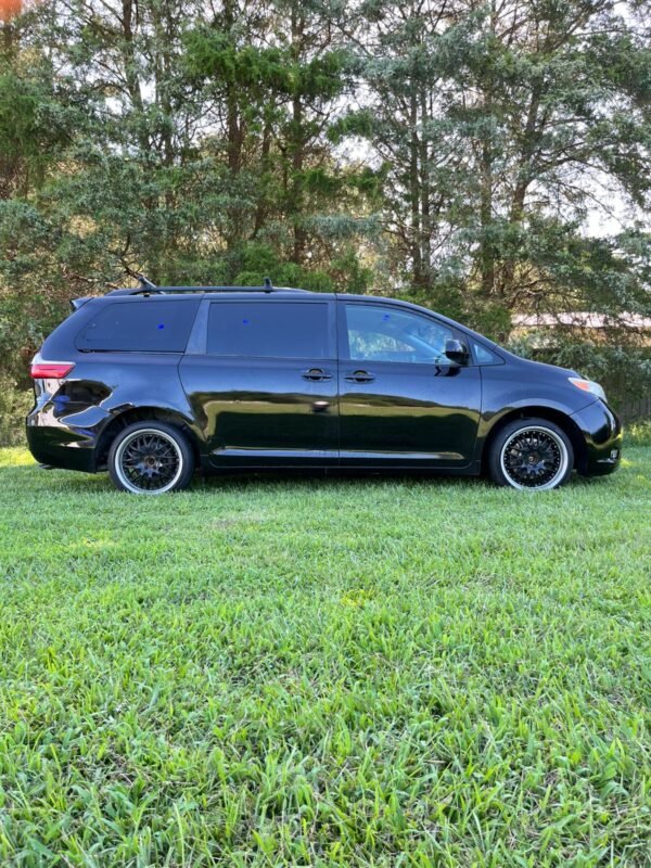 2016 Sienna LE 112.000 millas