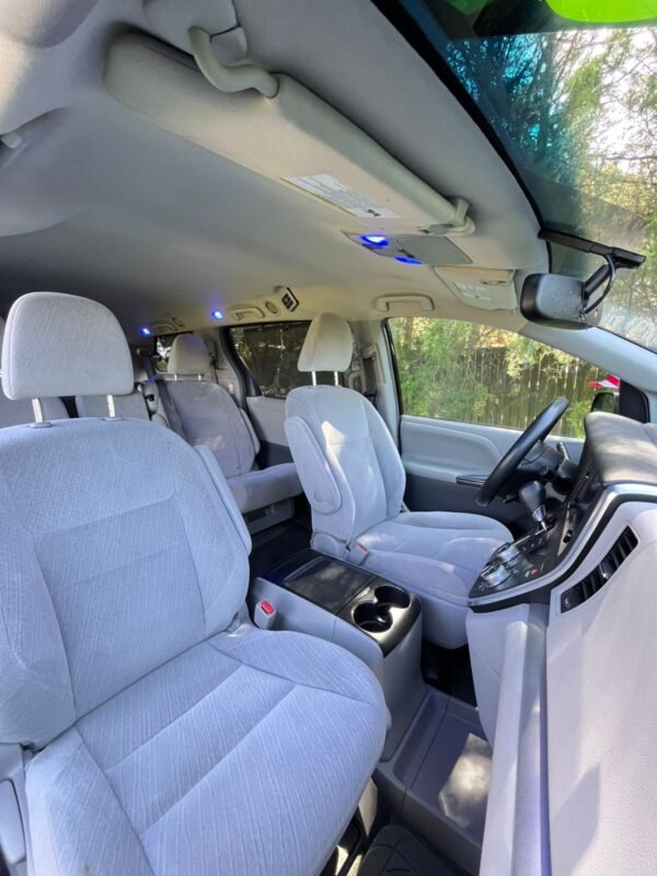 2016 Sienna LE 112.000 millas