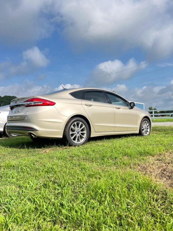 2017 Ford Fusión SE 66.000 millas