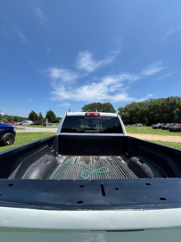 CAMA 2017 Ram 1500 Crew Cab · SLT Pickup 4D, 129.000 millas 5 1/2 ft