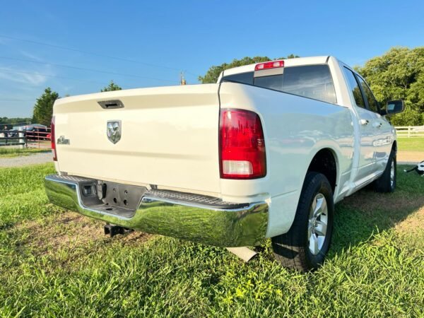 ESQ ATRAS PAS 2017 Ram 1500 Crew Cab · SLT Pickup 4D, 129.000 millas 5 1/2 ft