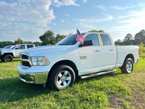 FRENTE ESQ COND 2017 Ram 1500 Crew Cab · SLT Pickup 4D, 129.000 millas 5 1/2 ft