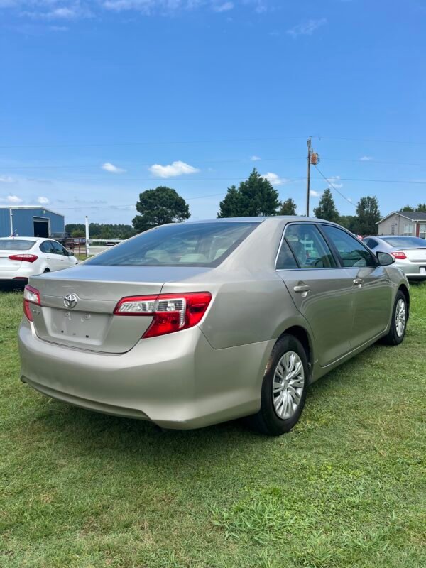 IMG_7222 (1) 2014 Toyota Camry 127.000 millas