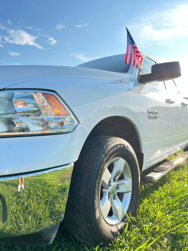 Imagen de WhatsApp 2025-07-21 a las 11.37.18_68614717 2017 Ram 1500 Crew Cab · SLT Pickup 4D, 129.000 millas 5 1/2 ft