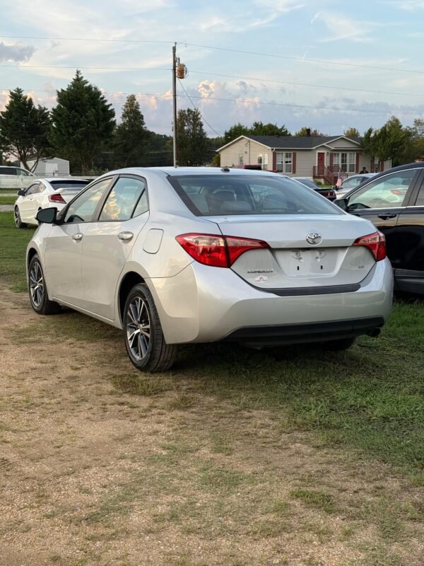 2019 Toyota Corolla | 106mil millas