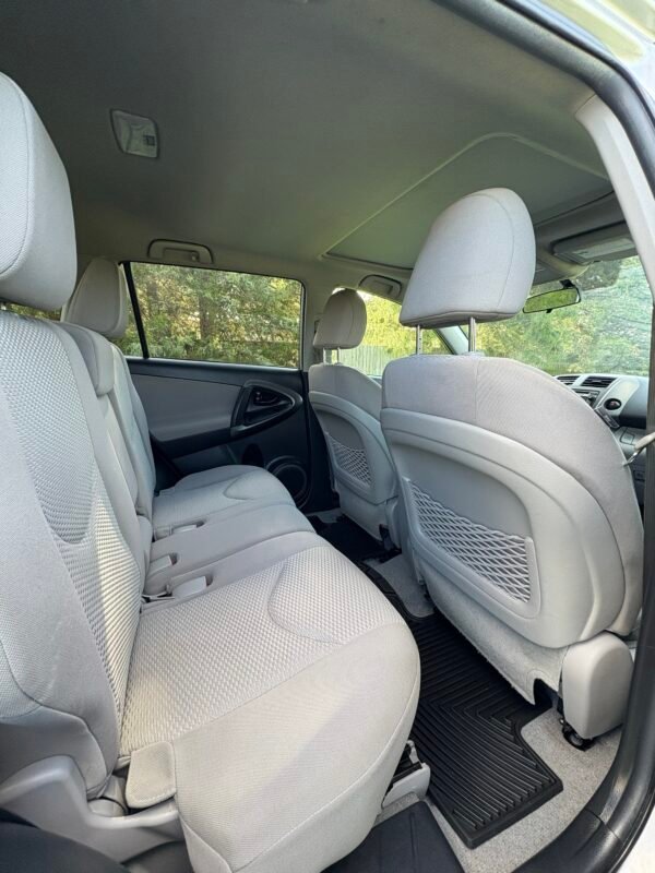 2012 Toyota RAV4 | 80mil millas