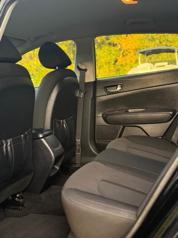 2016 Kia Optima LX.   |    75 mil millas
