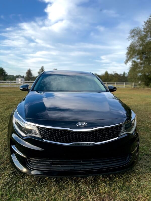 2016 Kia Optima LX.   |    75 mil millas