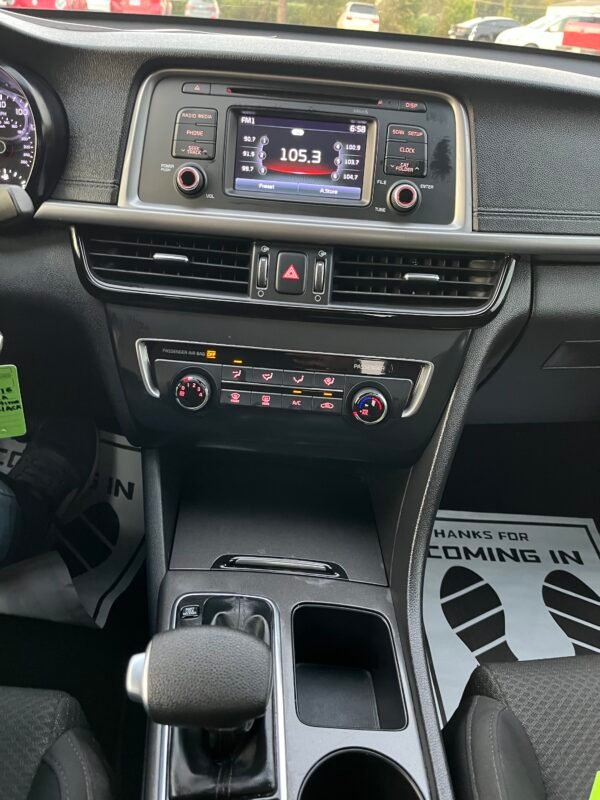 2016 Kia Optima LX.   |    75 mil millas