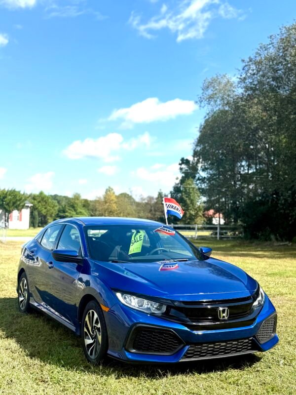 2017 Honda Civic LX Sedan  |. 96mil millas