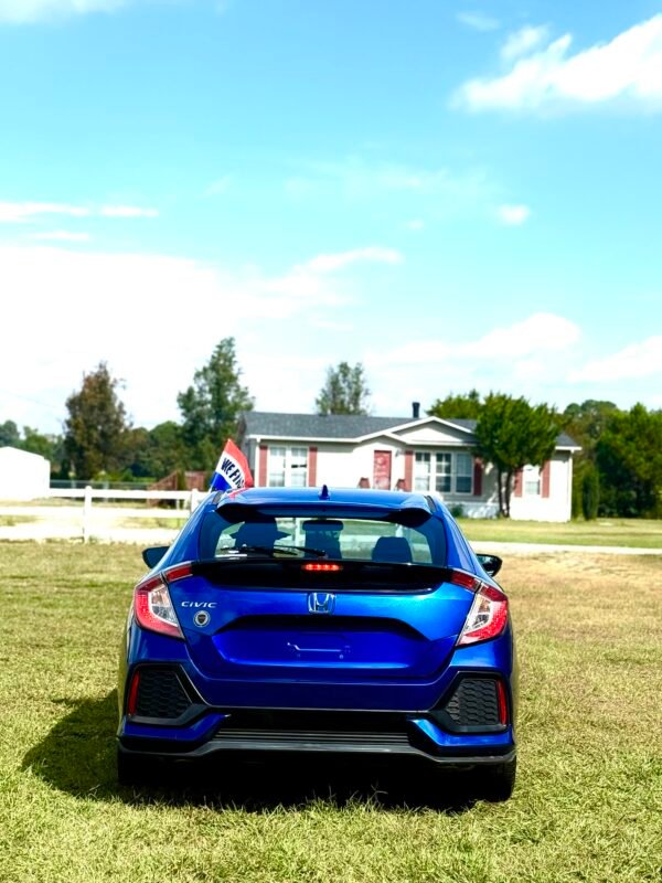 2017 Honda Civic LX Sedan  |. 96mil millas