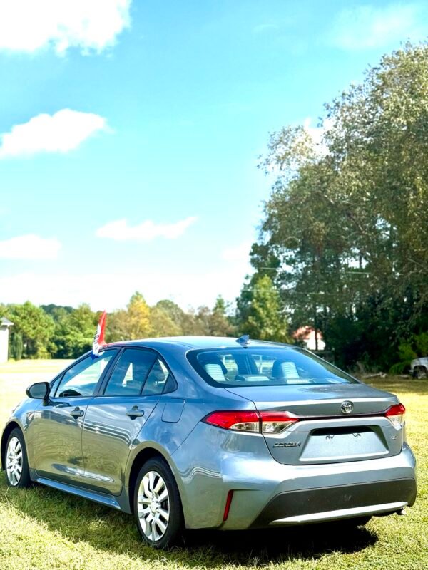 2020 TOYOTA COROLA LE.  |  71 mil millas