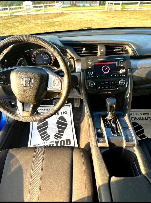 2017 Honda Civic LX Sedan  |. 96mil millas