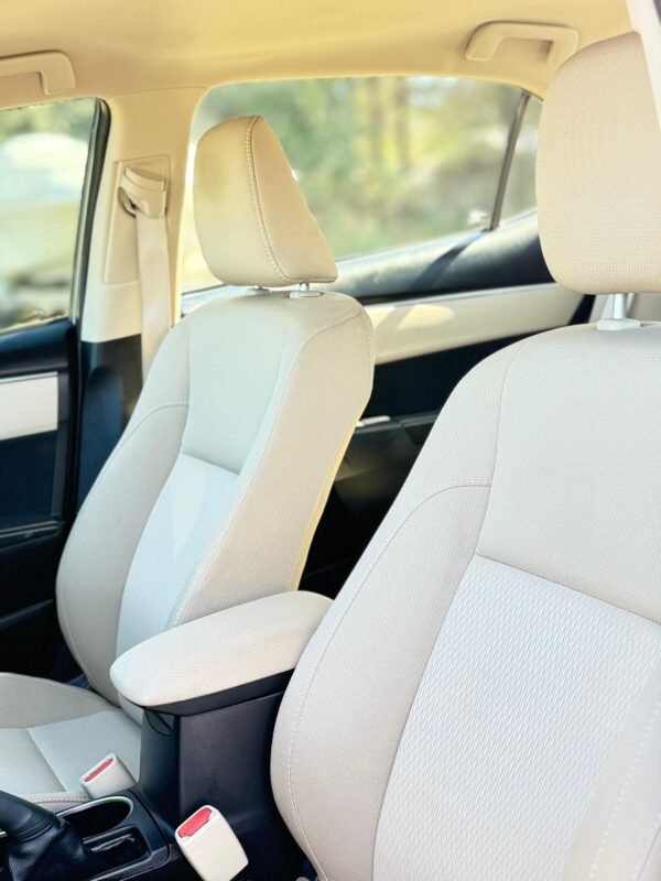 2015 TOYOTA COROLLA L 
30,MIL MILLAS