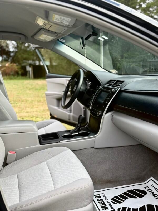 2016 TOYOTA CAMRY LE