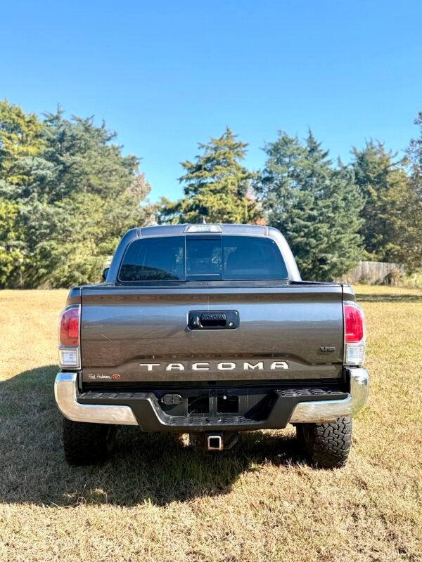 2021 TOYOTA TACOMA TRD 44K MILLAS