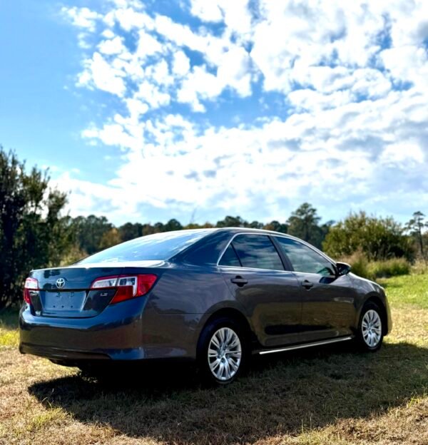 2014 TOYOTA CAMRY L 99 MIL MILLAS