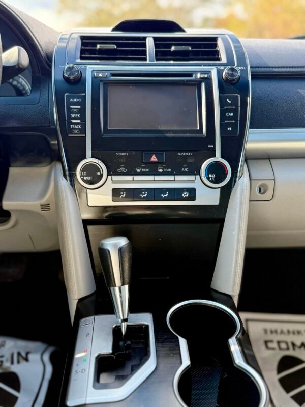 2014 TOYOTA CAMRY L 99 MIL MILLAS