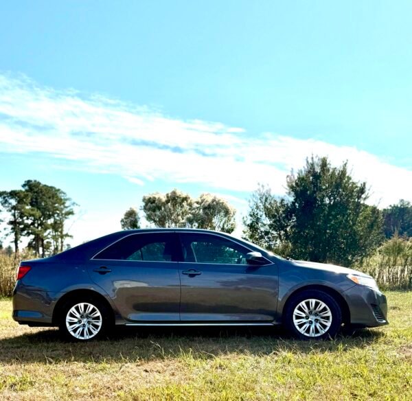 2014 TOYOTA CAMRY L 99 MIL MILLAS