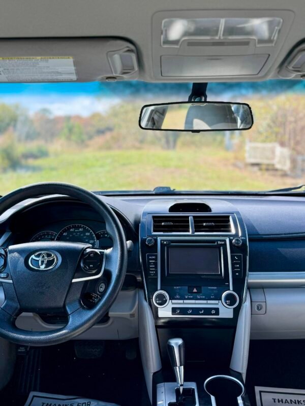 2014 TOYOTA CAMRY L 99 MIL MILLAS