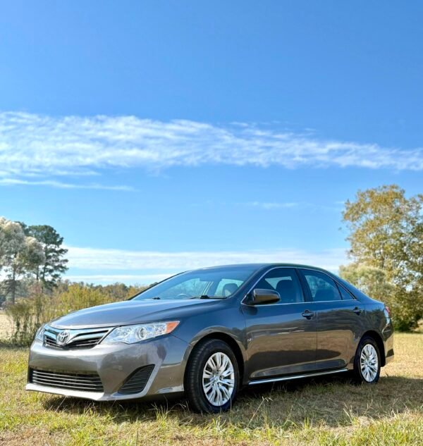2014 TOYOTA CAMRY L 99 MIL MILLAS