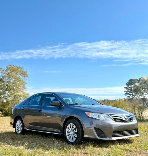 2014 TOYOTA CAMRY L 99 MIL MILLAS