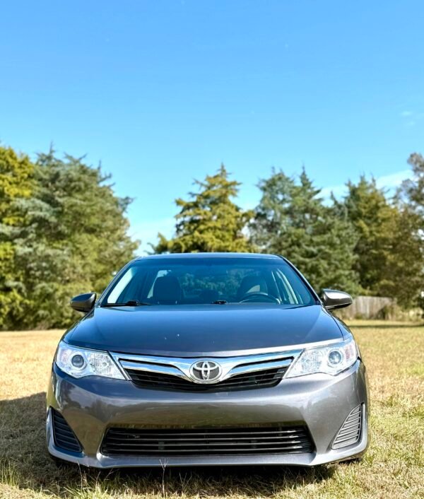 2014 TOYOTA CAMRY L 99 MIL MILLAS