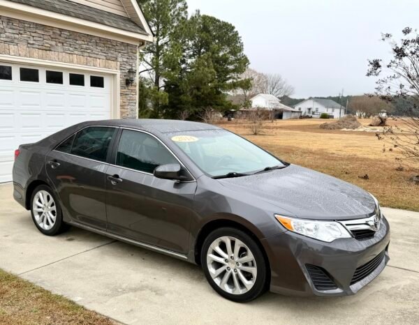 2014 TOYOTA CAMRY L 99 MIL MILLAS