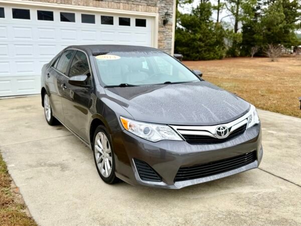 2014 TOYOTA CAMRY L 99 MIL MILLAS