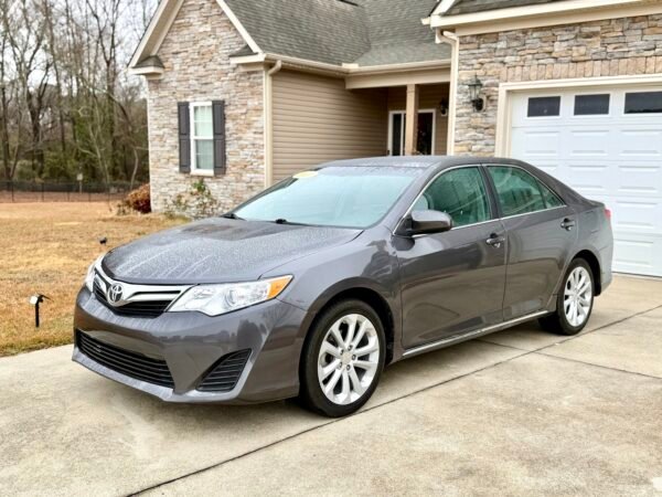 2014 TOYOTA CAMRY L 99 MIL MILLAS