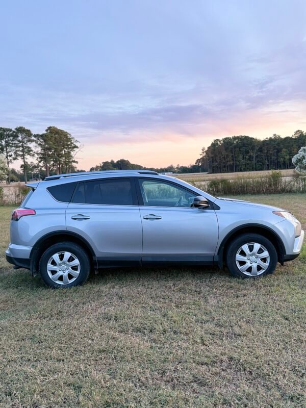 2018 TOYOTA RAV4 LE | 67,000 millas