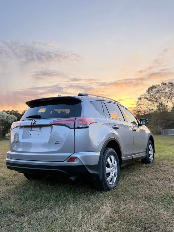2018 TOYOTA RAV4 LE | 67,000 millas