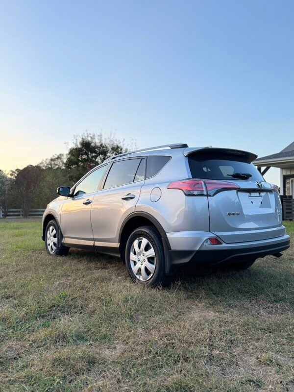 2018 TOYOTA RAV4 LE | 67,000 millas