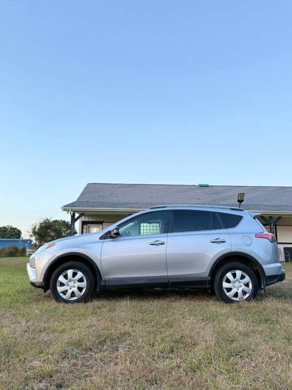 2018 TOYOTA RAV4 LE | 67,000 millas