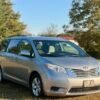 2017 TOYOTA SIENNA LE 106 MIL MILLAS