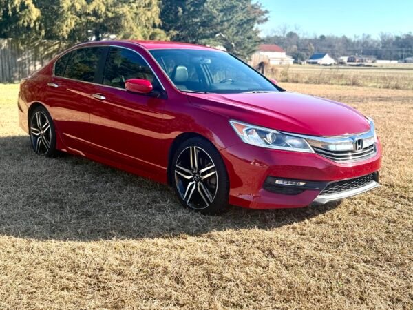 2017 HONDA ACCORD SPORT.   115K MILLAS