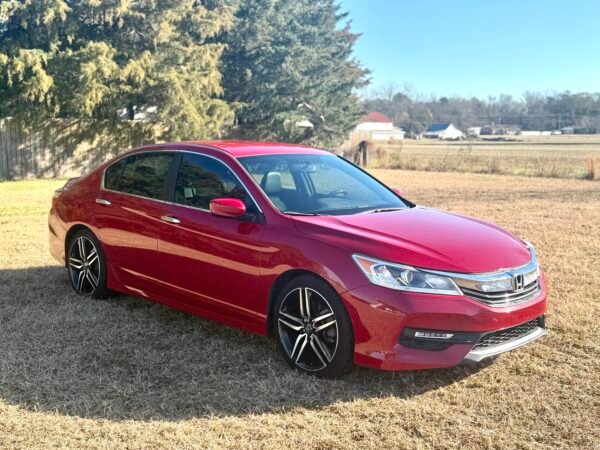 2017 HONDA ACCORD SPORT.   115K MILLAS