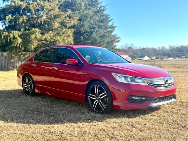 2017 HONDA ACCORD SPORT.   115K MILLAS