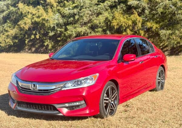 2017 HONDA ACCORD SPORT.   115K MILLAS