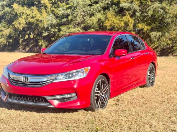2017 HONDA ACCORD SPORT.   115K MILLAS