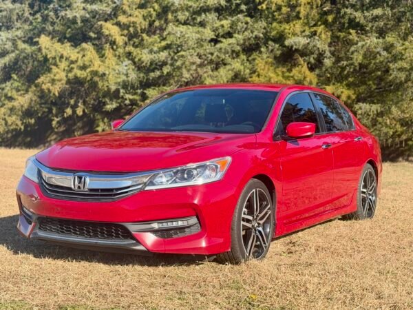 2017 HONDA ACCORD SPORT.   115K MILLAS
