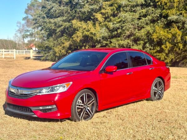 2017 HONDA ACCORD SPORT.   115K MILLAS