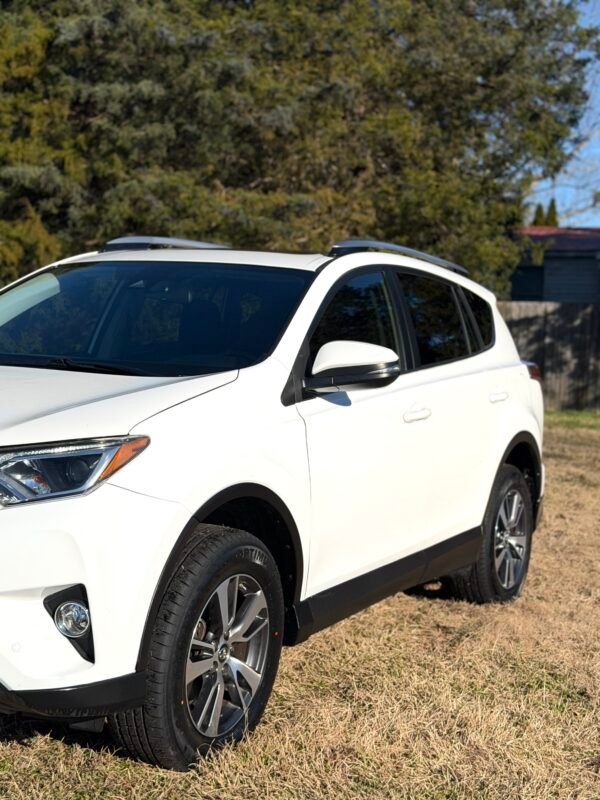 2017 TOYOTA RAV4  XLE 109K MILAS
