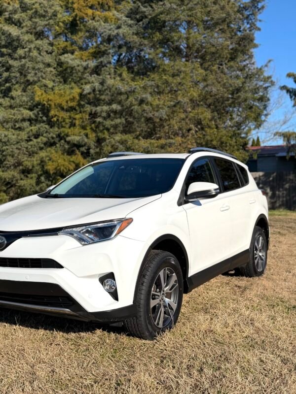 2017 TOYOTA RAV4  XLE 109K MILAS