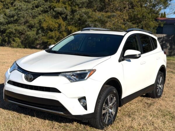 2017 TOYOTA RAV4  XLE 109K MILAS