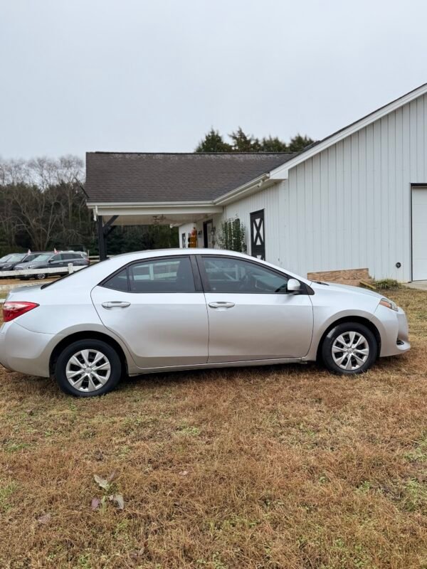 2017 TOYOTA COROLLA   |     109K MILLAS