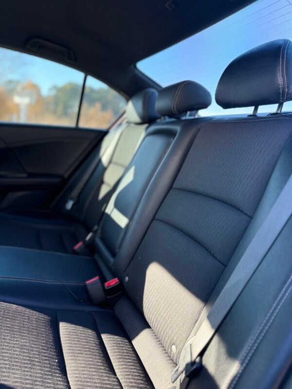 2017 HONDA ACCORD SPORT.   115K MILLAS