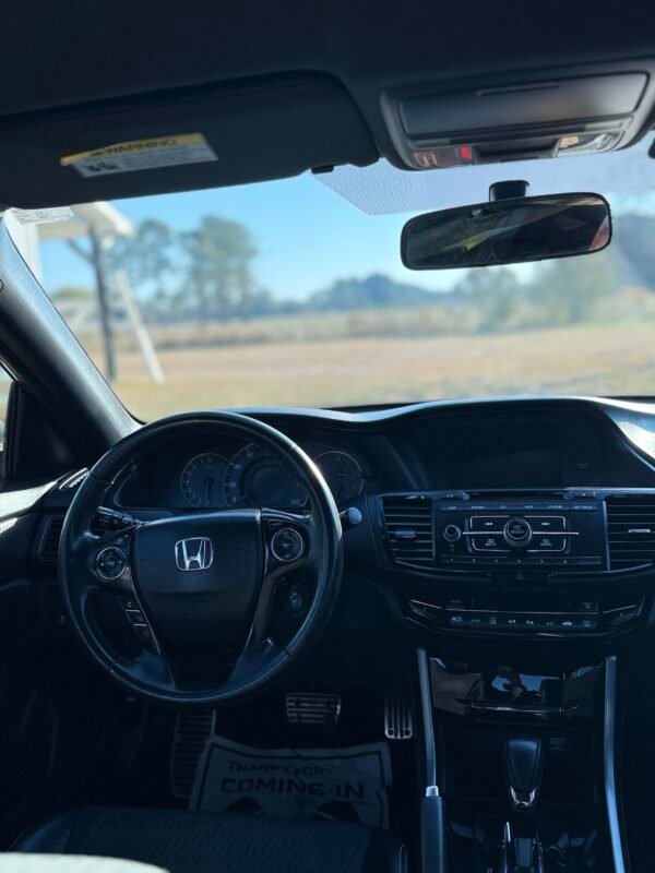 2017 HONDA ACCORD SPORT.   115K MILLAS